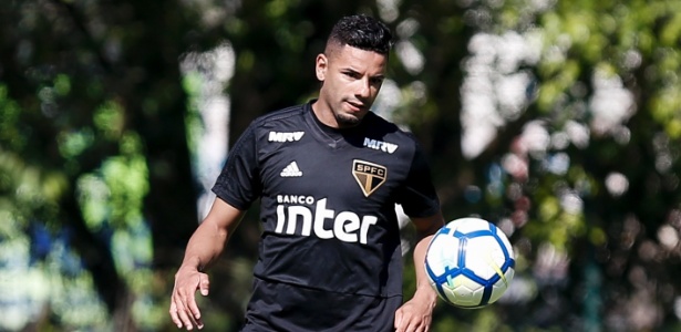 Bruno Peres foi relacionado e estreou pelo São Paulo contra o Cruzeiro - Marcello Zambrana/AGIF