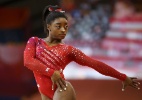 Simone Biles supera pedra no rim e leva EUA ao ouro em Mundial de ginástica