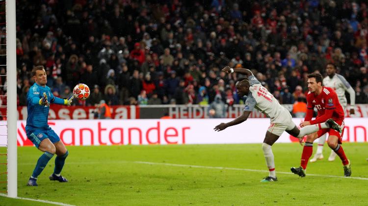 De cabeça, Mané fez 3 a 1 para o Liverpool diante do Bayern de Munique na Allianz Arena - Andrew Boyers/Reuters - Andrew Boyers/Reuters