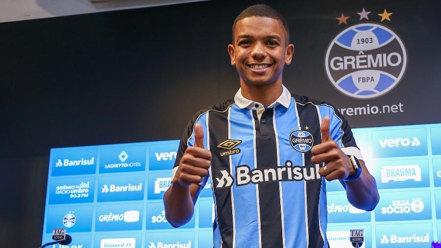 David Braz é apresentado pelo Grêmio e espera ajudar com experiência - Lucas Uebe/Grêmio FBPA