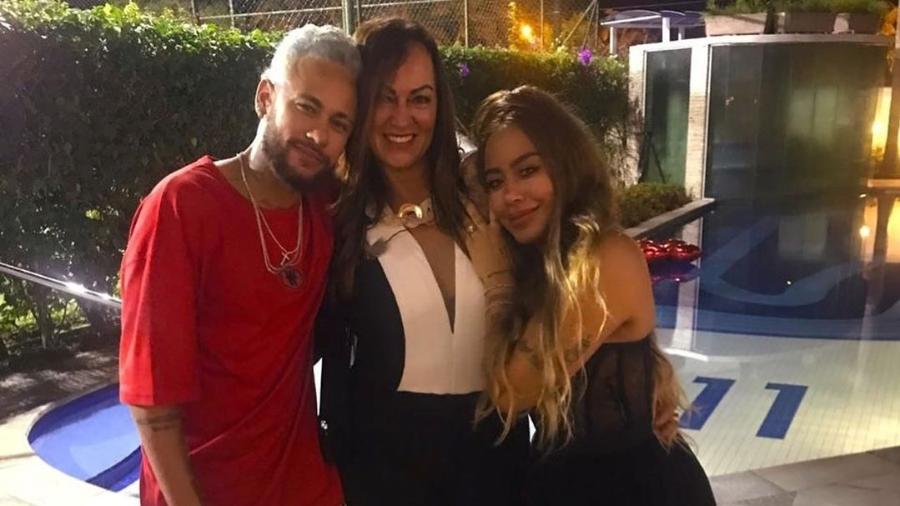 Neymar celebrou o Natal com a mãe, Nadine, e a irmã, Rafaella - Reprodução/ Instagram