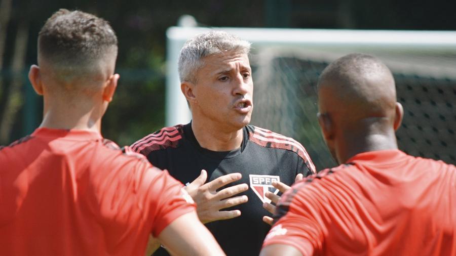 Hernán Crespo, técnico do São Paulo, com o novo uniforme de treino - Divulgação/São Paulo