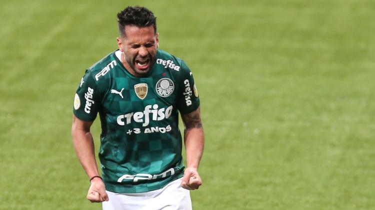 Luan comemora gol marcado para o Palmeiras