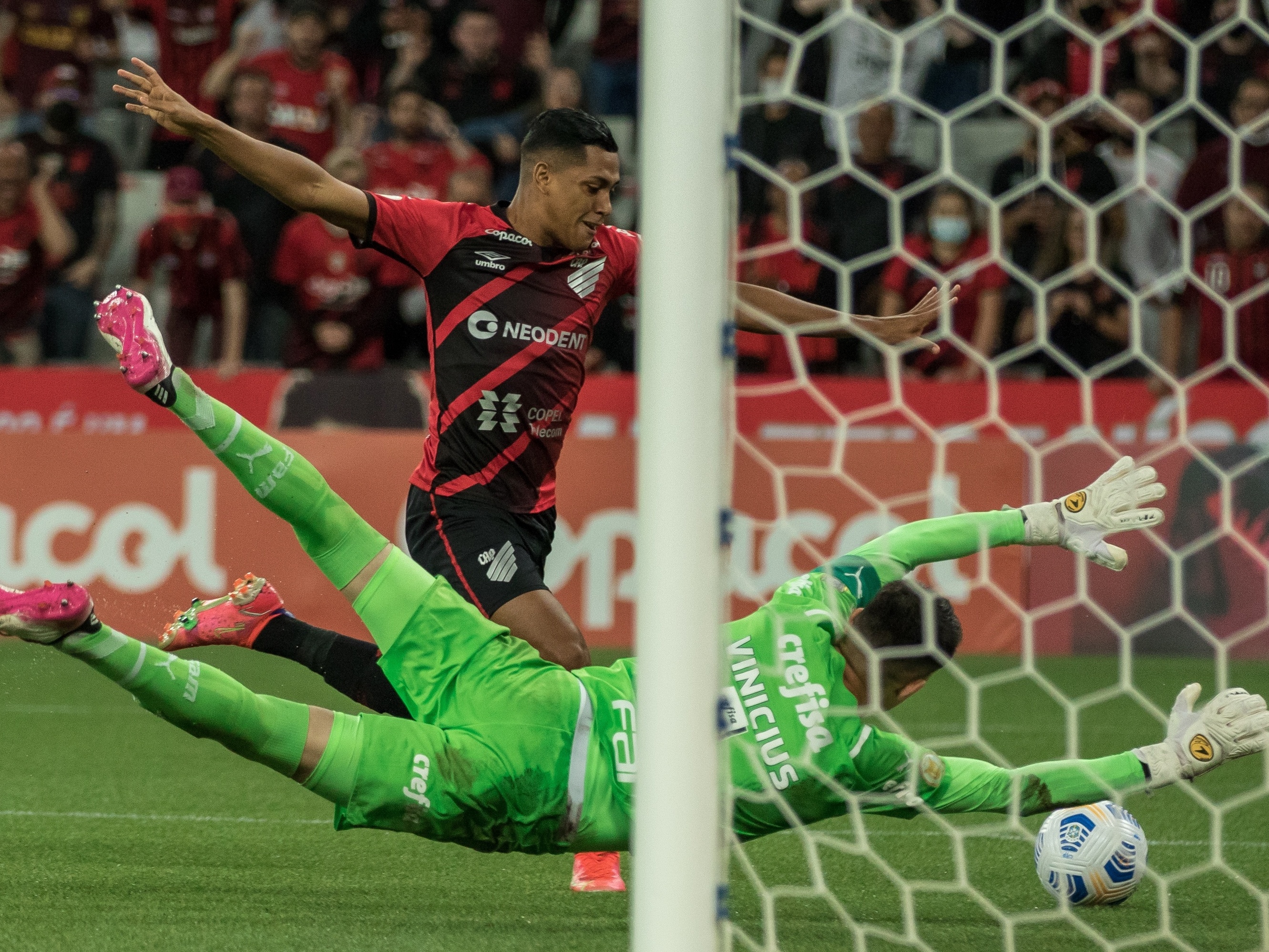 [OPINIÃO] Vinícius pode ser o reserva imediato de Weverton