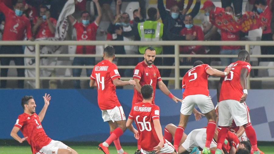 Jogadores do Al Ahly comemoram o gol de Hany contra o Monterrey, pelas quartas de final do Mundial de Clubes - AFP