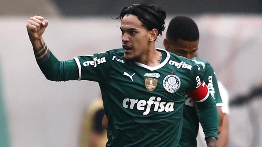 Gustavo Gomez comemora gol marcado com a camisa do Palmeiras no duelo contra o Inter, válido pelo Campeonato Brasileiro - Carla Carniel/Reuters