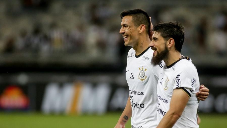 Balbuena e Bruno Méndez celebram vitória do Corinthians sobre o Atlético-MG no Brasileirão - Rodrigo Coca/Agência Corinthians