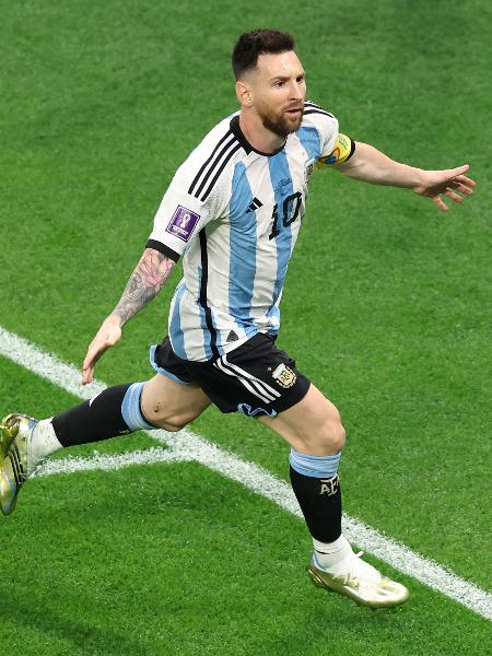 Messi celebra gol marcado para a Argentina sobre a Austrália em jogo das oitavas de final da Copa do Mundo - Alexander Hassenstein/Getty Images