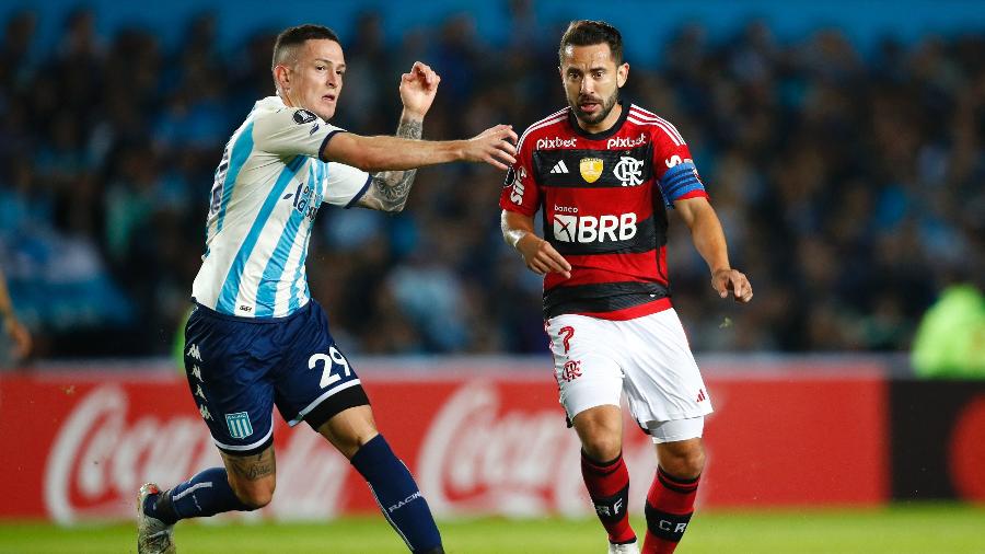 Everton Ribeiro, do Flamengo, em ação contra o Racing, pela Libertadores - Agustin Marcarian/Reuters