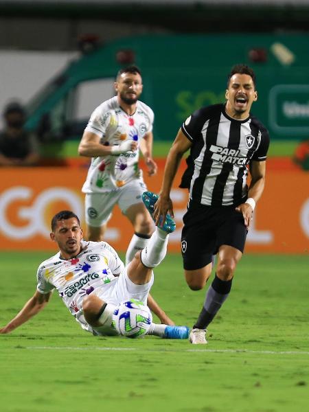 Lance durante partida entre Goiás e Botofogo, válido pelo Campeonato Brasileiro Série A - CARLOS COSTA/ESTADÃO CONTEÚDO