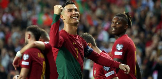 Liderado por Cristiano Ronaldo, Portugal vence Eslováquia e garante vaga na  Euro 2024 - Folha PE