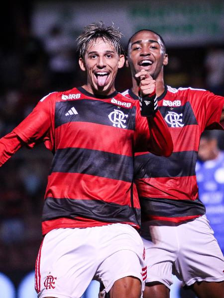 Werton, do Flamengo, comemora após marcar contra o São Bento, na Copinha