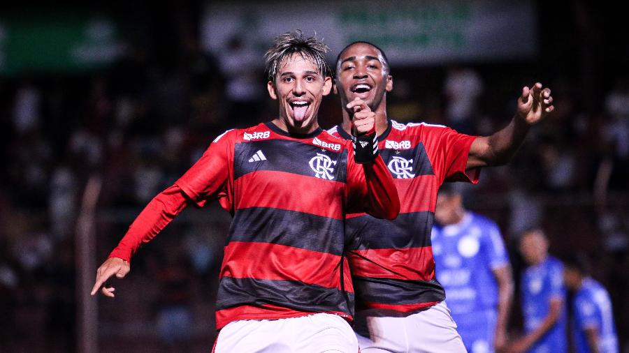 Flamengo enfrenta o Cruzeiro de olho na decisão da Copinha