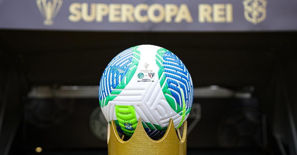 Bola da final da Supercopa Rei 2024, entre Palmeiras e São Paulo