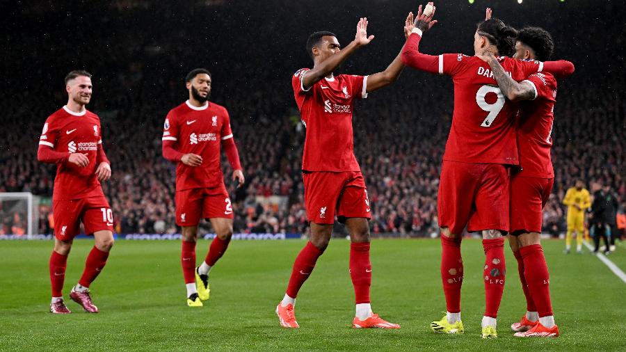 Jogadores do Liverpool comemoram gol de Darwin Núñez Jogadores do Liverpool comemoram gol de Darwin Núñez