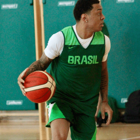 Yago voltou a jogar pela seleção brasileira de basquete antes dos Jogos