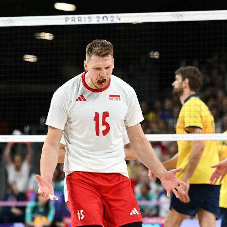 Kochanowski, da Polônia, comemora durante jogo contra o Brasil, no vôlei masculino das Olimpíadas de Paris