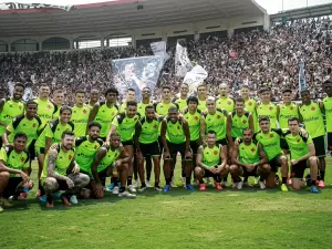 Arruda e oração de Daciolo: torcida do Vasco enche treino antes da semi