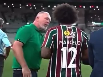 Mano se irrita com Marcelo e muda alteração no fim de jogo do Flu; assista