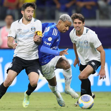 Jogo no Mineirão foi marcado por bonitos gols de Braithwaite e Matheus Pereira (centro)