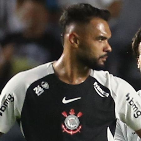 Raniele se lamenta durante jogo entre Santos e Corinthians no Brasileirão Raniele se lamenta durante jogo entre Santos e Corinthians no Brasileirão