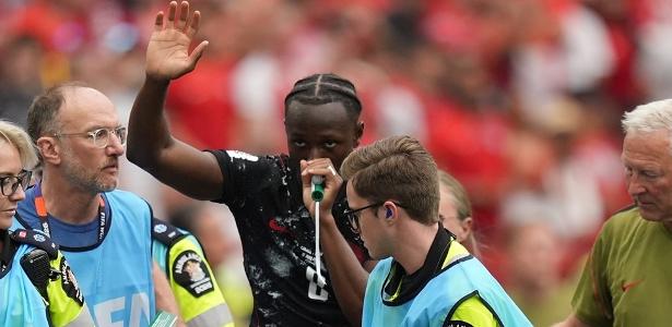 Cover image for Koné: o que era o objeto verde na boca do jogador após lesão grave na Copa?