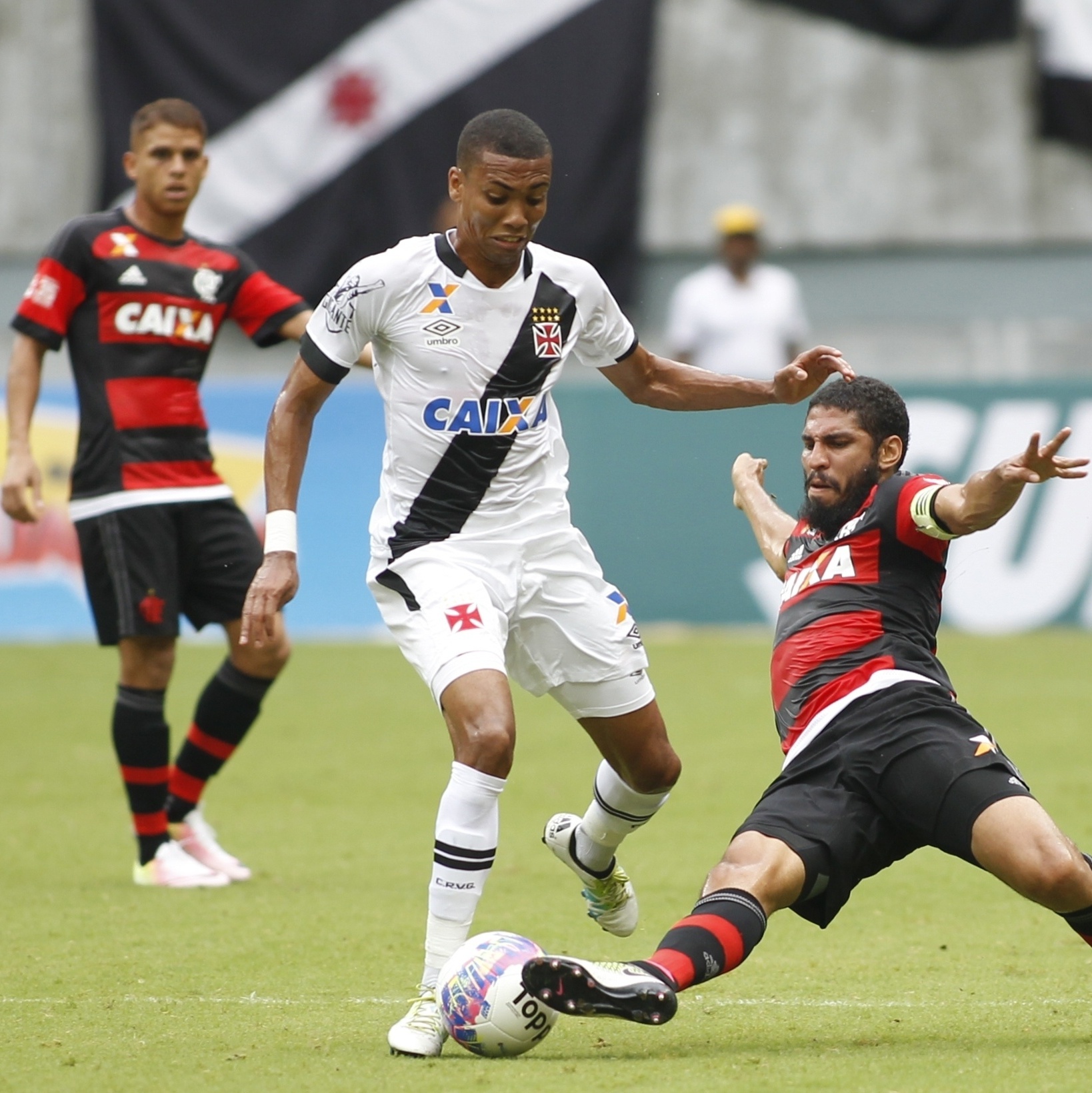 Isla se reapresenta ao Flamengo, é multado e está fora do clássico contra  Vasco pelo Carioca, Flamengo