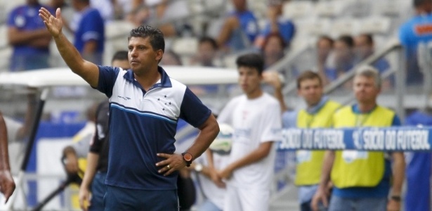 Auxiliar técnico de Mano, Sidinei Lobo virou o escudeiro fiel do treinador - Washington Alves/Light Press/Cruzeiro
