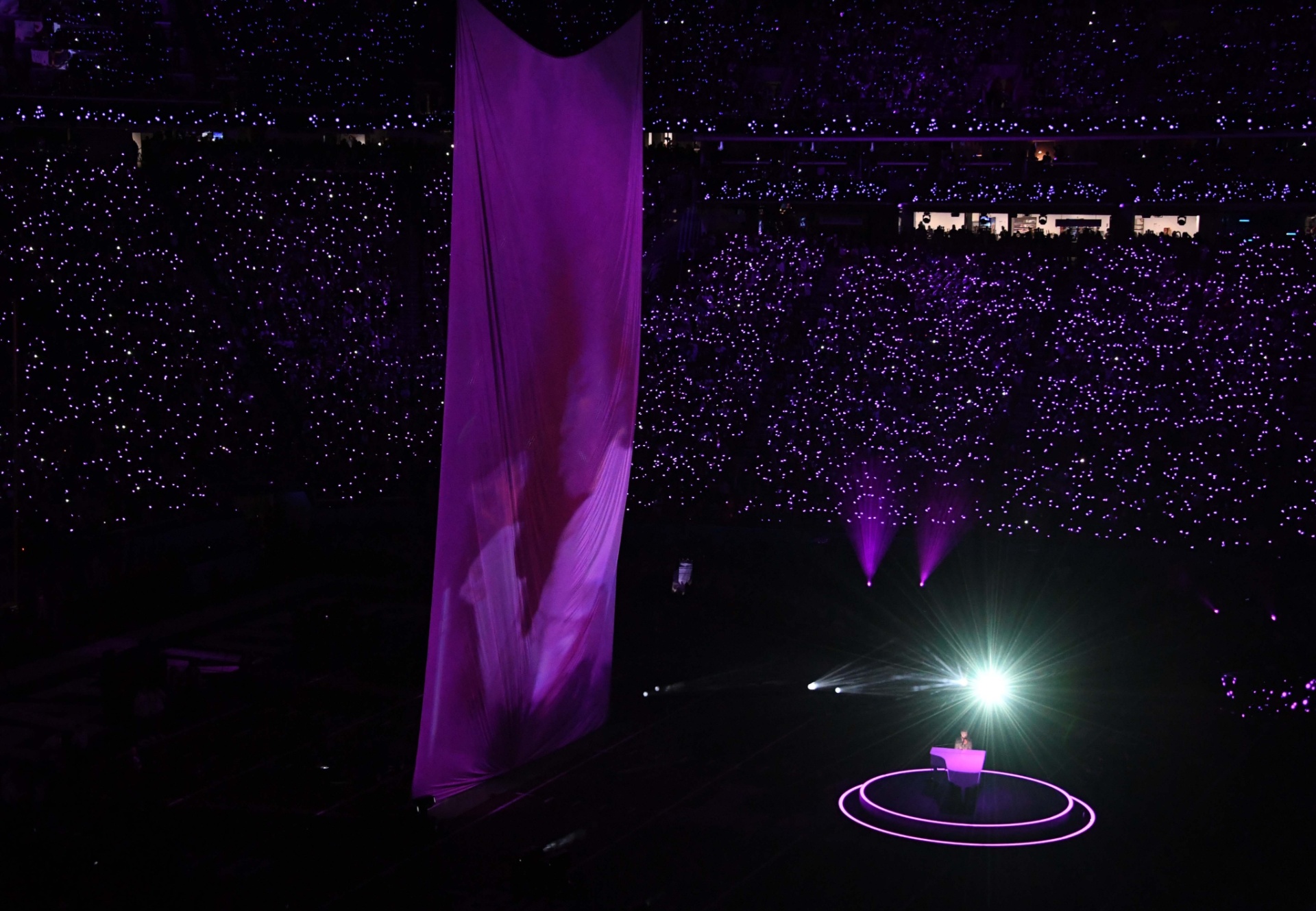 No intervalo do Super Bowl, cantor se apresentou com holograma de Prince - Kirby Lee-USA TODAY Sports