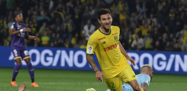Gabriel Boschilia comemora gol do Nantes diante do Toulouse - SEBASTIEN SALOM GOMIS / AFP
