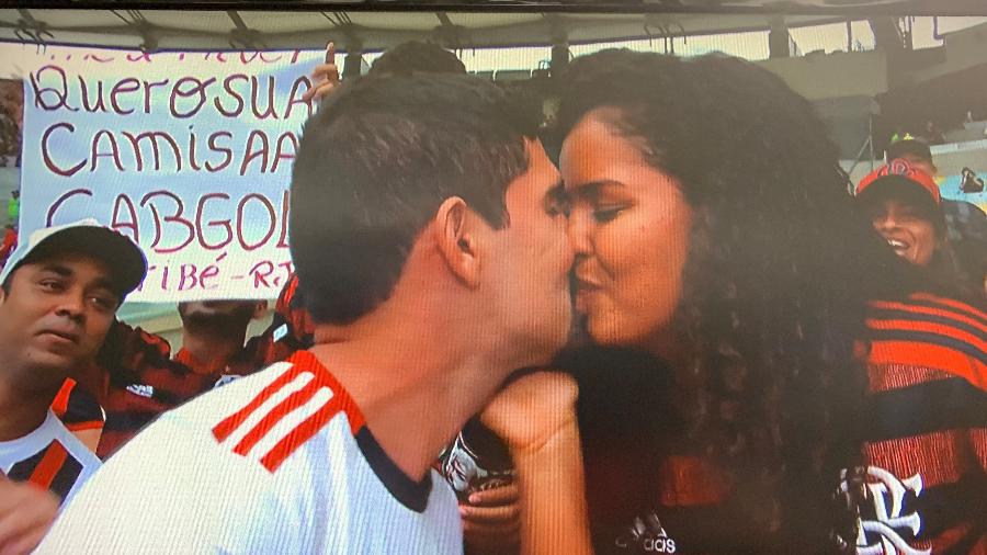 Torcedor pede namorada em casamento durante jogo do Flamengo - Reprodução 