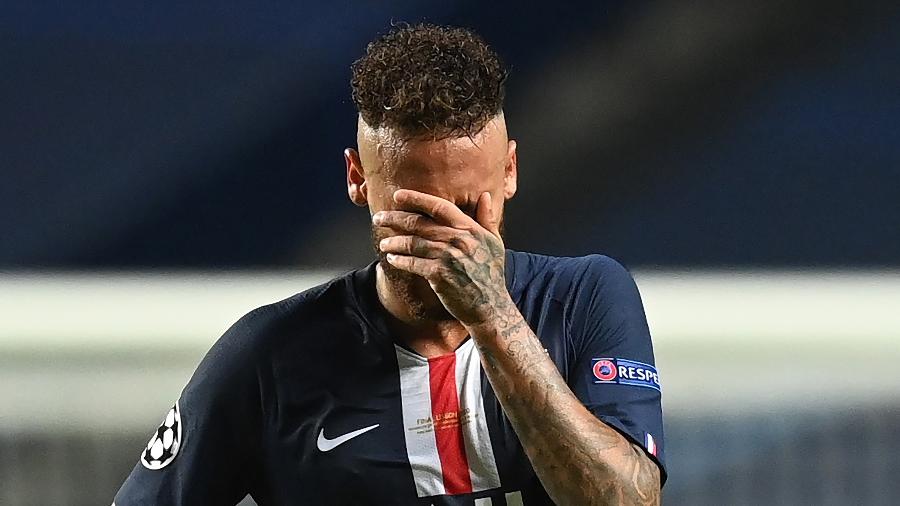 Neymar chora com a derrota do PSG para o Bayern na final da Liga dos Campeões de 2020 - Michael Regan / UEFA / Handout/Anadolu Agency via Getty Images