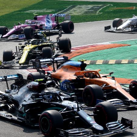 06.set.2020 - Valtteri Bottas, da Merdeces, e Lando Norris, da McLaren, completam volta no GP da Itália de Fórmula 1, no circuito de Monza - Matteo Bazzi/AFP
