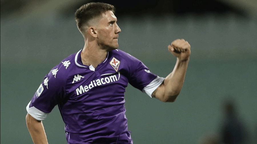 O atacante sérvio Dusan Vlahovic vem se destacando pela Fiorentina - Divulgação Fiorentina