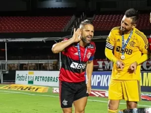 'Diegos' cornetam técnico Filipe Luís em grupo, mas se rendem: 'Elogios'