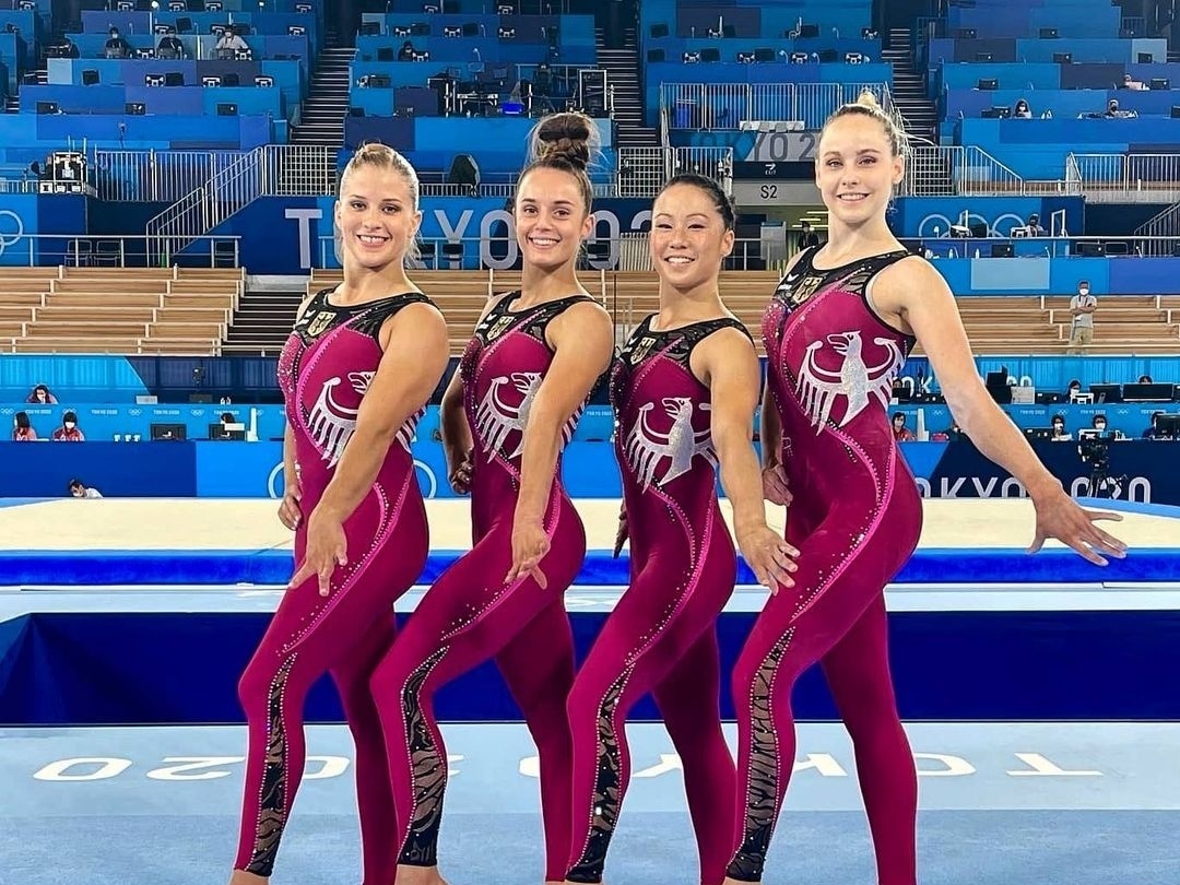 Ginastas da Seleção de Ginástica Artística Feminina fazem escala em Paris  antes do Mundial - Surto Olímpico