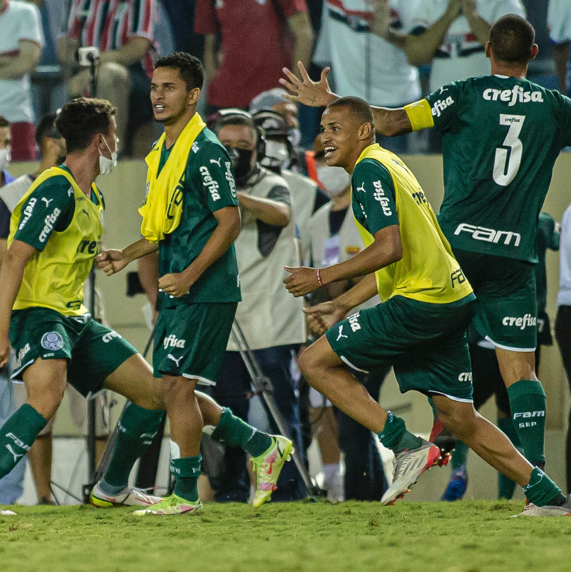 Faixa em avenida no interior de São Paulo zoa o Palmeiras após