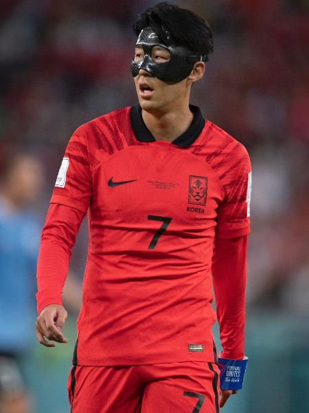 Son Heung-Min, da Coreia do Sul, em jogo contra o Uruguai na Copa do Mundo - Visionhaus/Getty Images