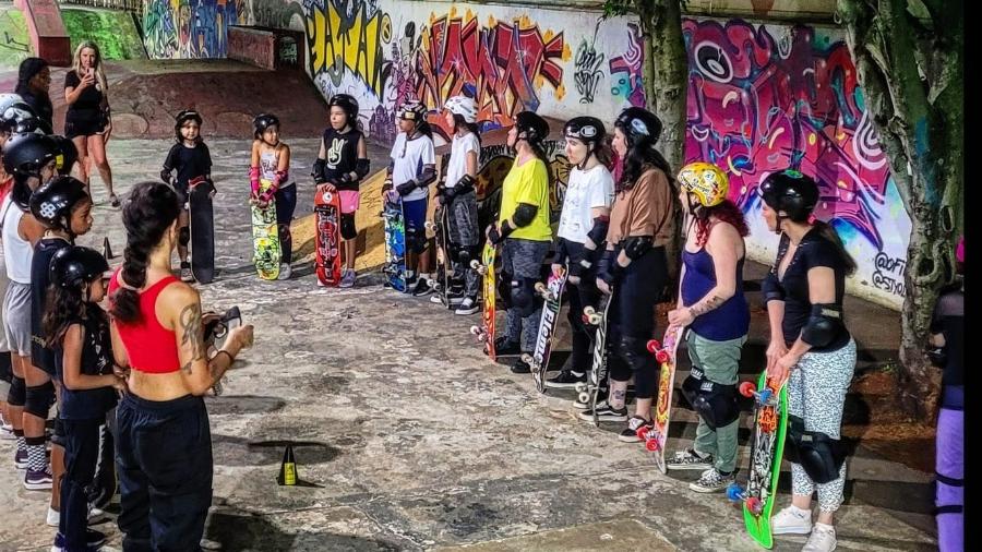 Meninas do skate reunidas em sessão "2ª das Minas", em São Caetano do Sul - Divulgação