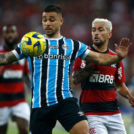 João Pedro renovou contrato com o Grêmio