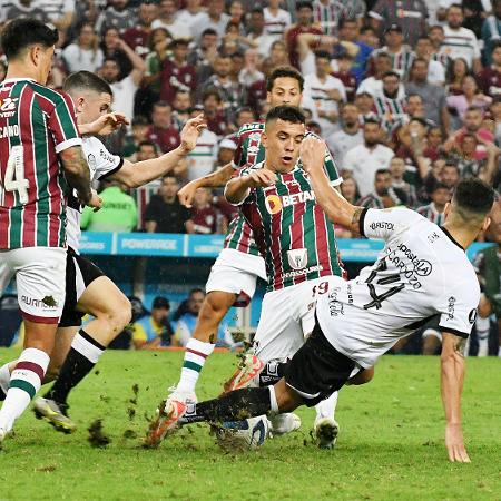 Gramado do Maracanã conseguiu suportar Fluminense x Olimpia, embora esteja longe do ideal