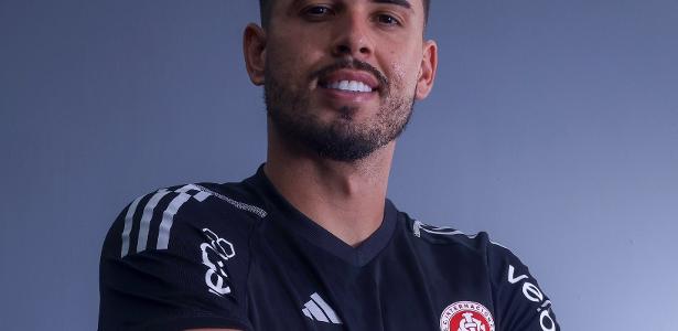 Internacional Apresenta Oficialmente O Goleiro Ivan