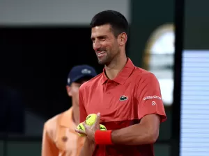 Djokovic faz jogo sólido, despacha espanhol e vai à 3ª fase em Paris