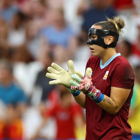 Goleira espanhola Cata Coll durante o jogo contra o Brasil, pela semifinal das Olimpíadas de Paris-2024 