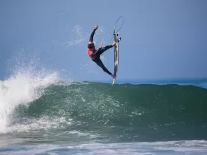 Surfe: Italo leva virada no fim com nota polêmica na 1ª decisão do Finals