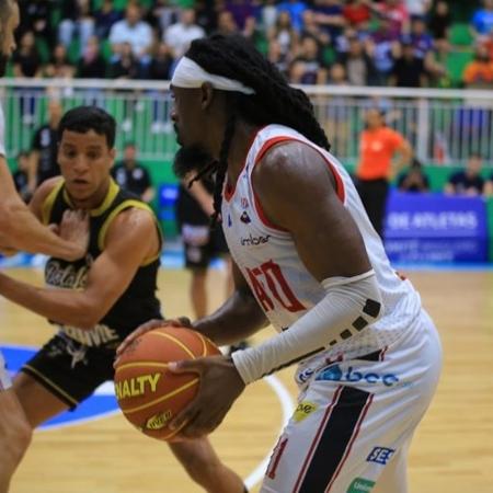 Pato venceu o Botafogo jogando em casa pelo NBB