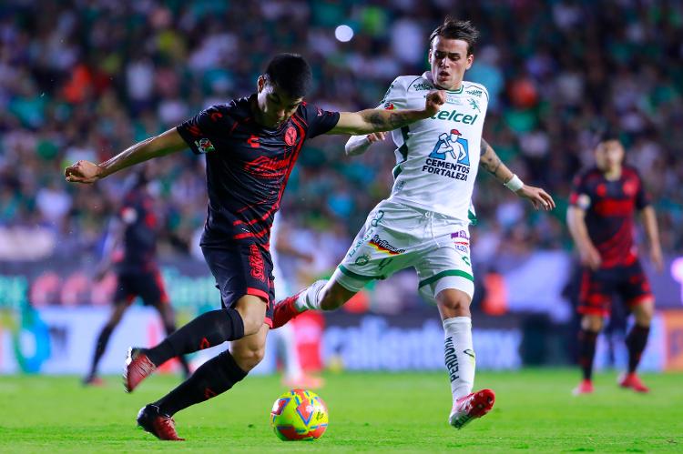 Ivan Tona (esq.), do Tijuana, e Nicolas Fonseca (dir.) do Leon