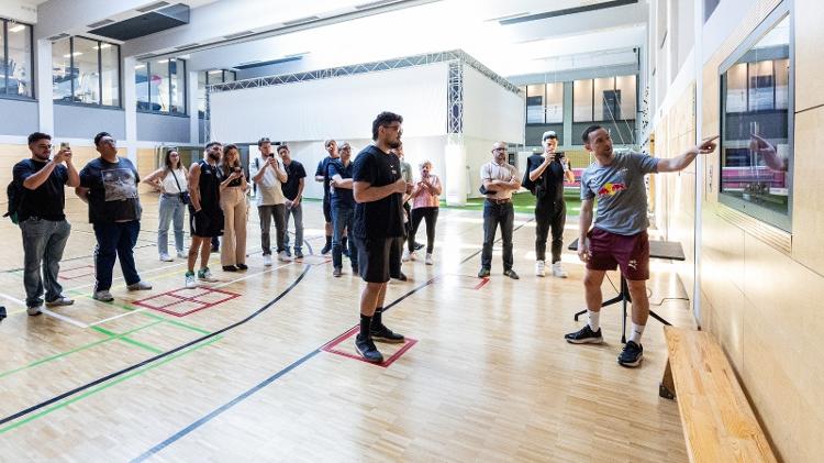 Centro de treinamento do RB Leipzig tem quadra de basquete e equipamento para melhorar o sistema cognitivo Centro de treinamento do RB Leipzig tem quadra de basquete e equipamento para melhorar o sistema cognitivo