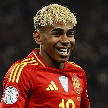 Yamal comemora gol marcado pela Espanha contra a França na Liga das Nações Yamal comemora gol marcado pela Espanha contra a França na Liga das Nações