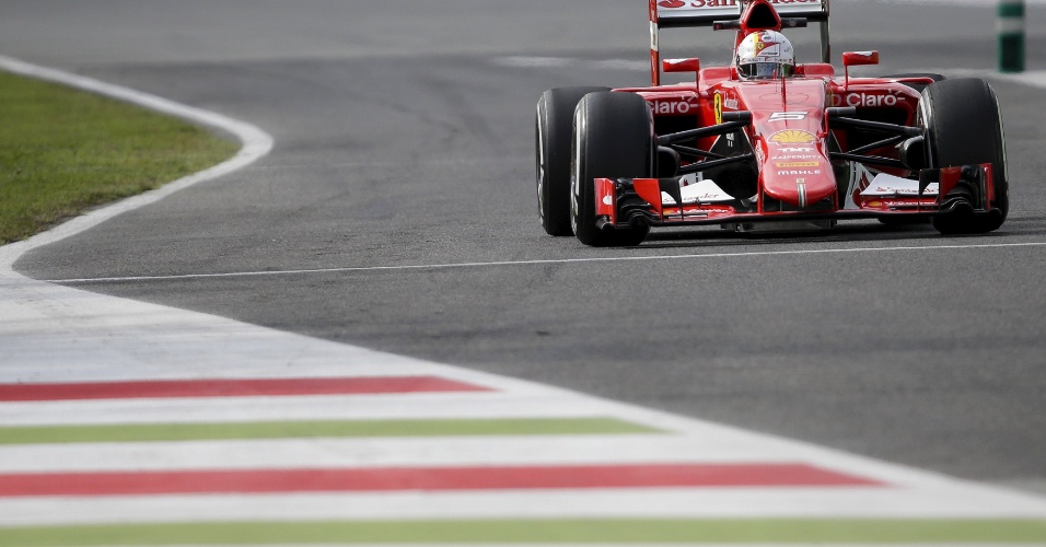 Sebastian Vettel, da Ferrari, durante treino livre em Monza